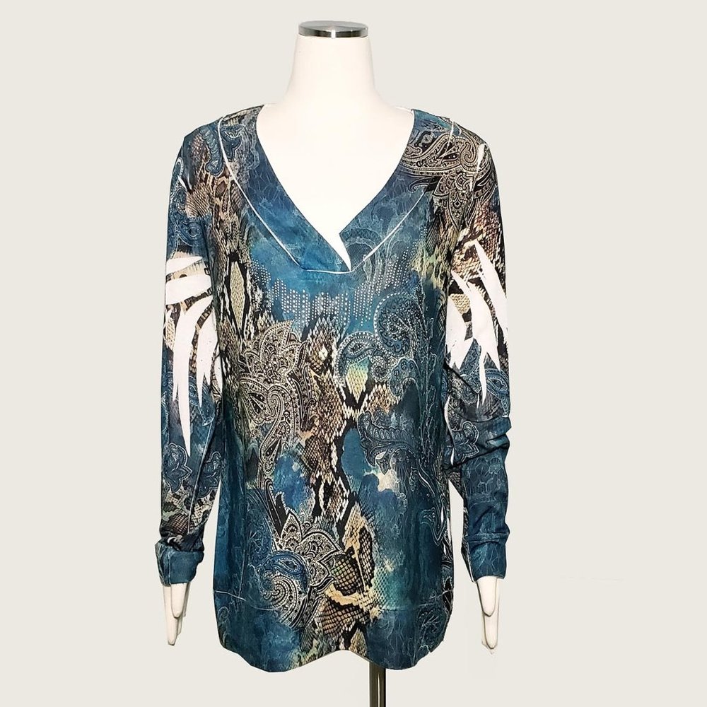 Cache Sweater with Reflective Tacking